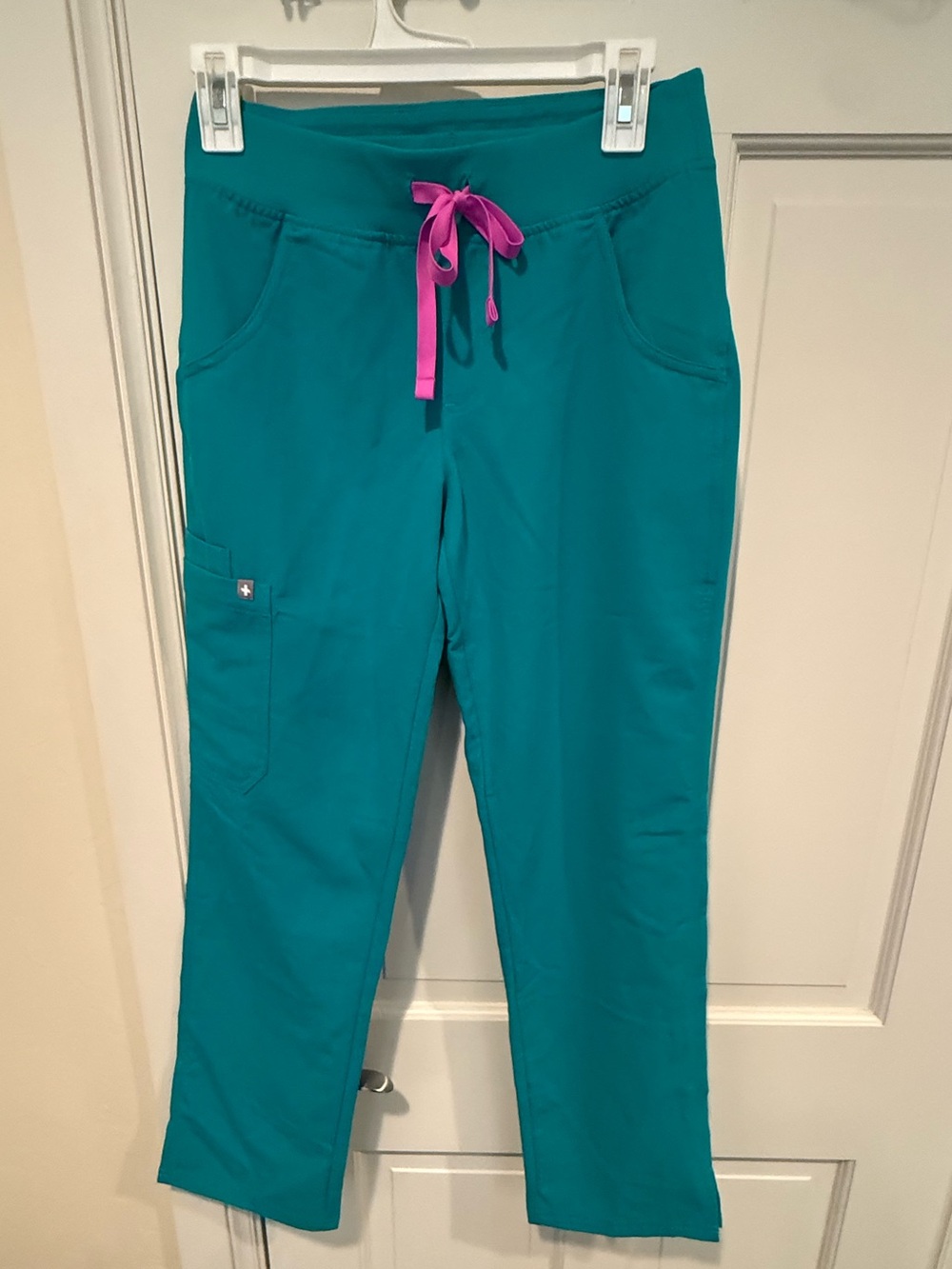 NWOT FIGS Lagoon Teal Scrub Kade Straight Leg Pants Pink Drawstring XS Petite